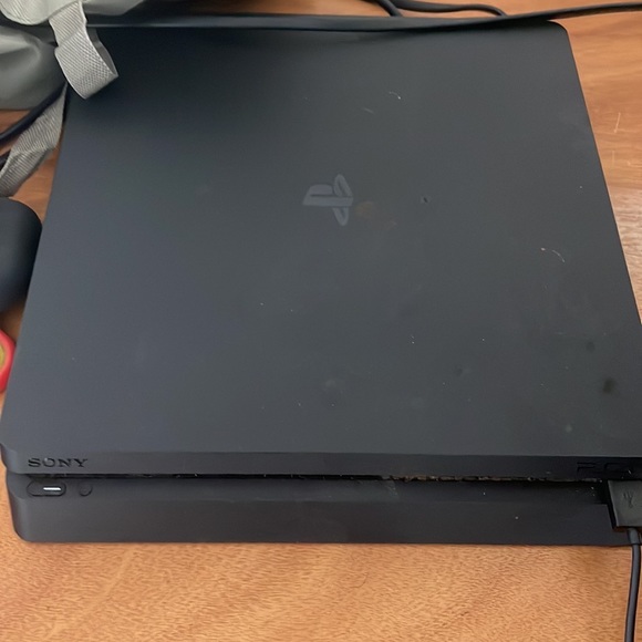 PS4 Doesn’t make any noises - Picture 3 of 3